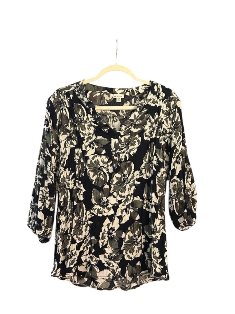 Women's Black & Cream Floral V-Neck Blouse
